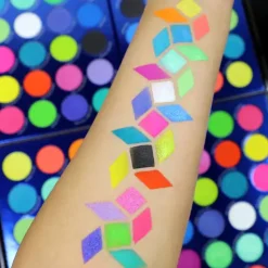 Hot City of Neon Lights 24 Vibrant Pigment & Eyeshadow Palette Lidschatten|Vegane Lidschatten