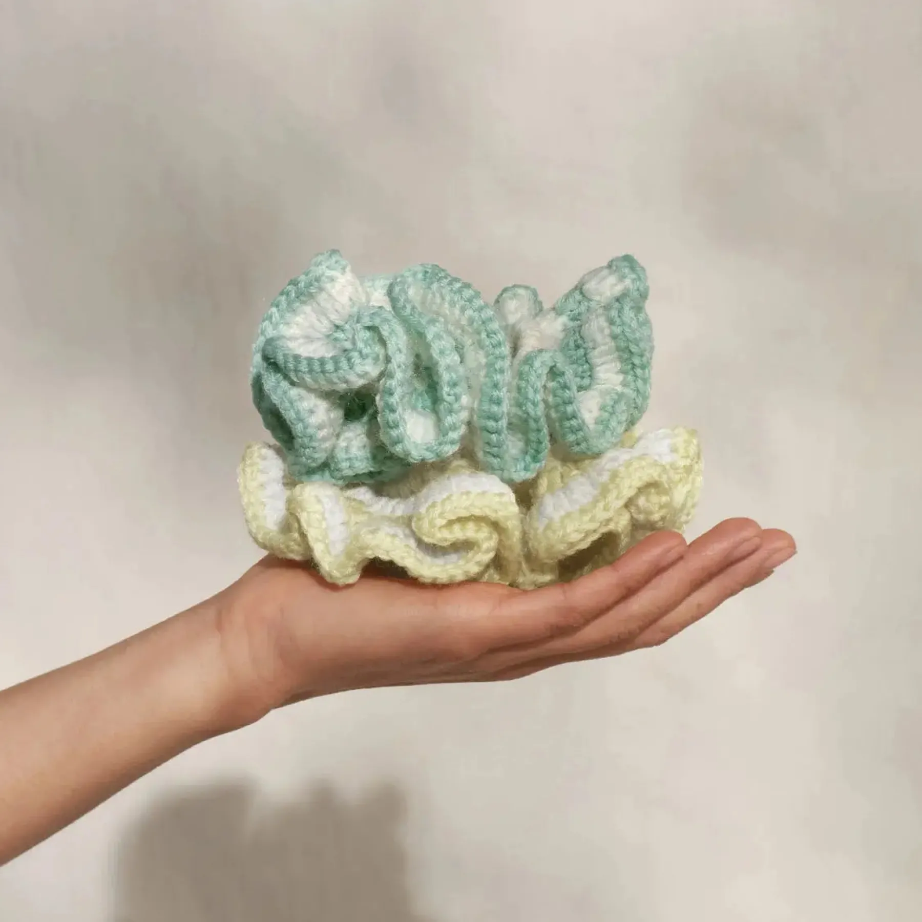 Online Crochet Scrunchie Butter Yellow Haargummis