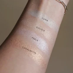 Discount Essentials Face Illuminator Goldie Highlighter