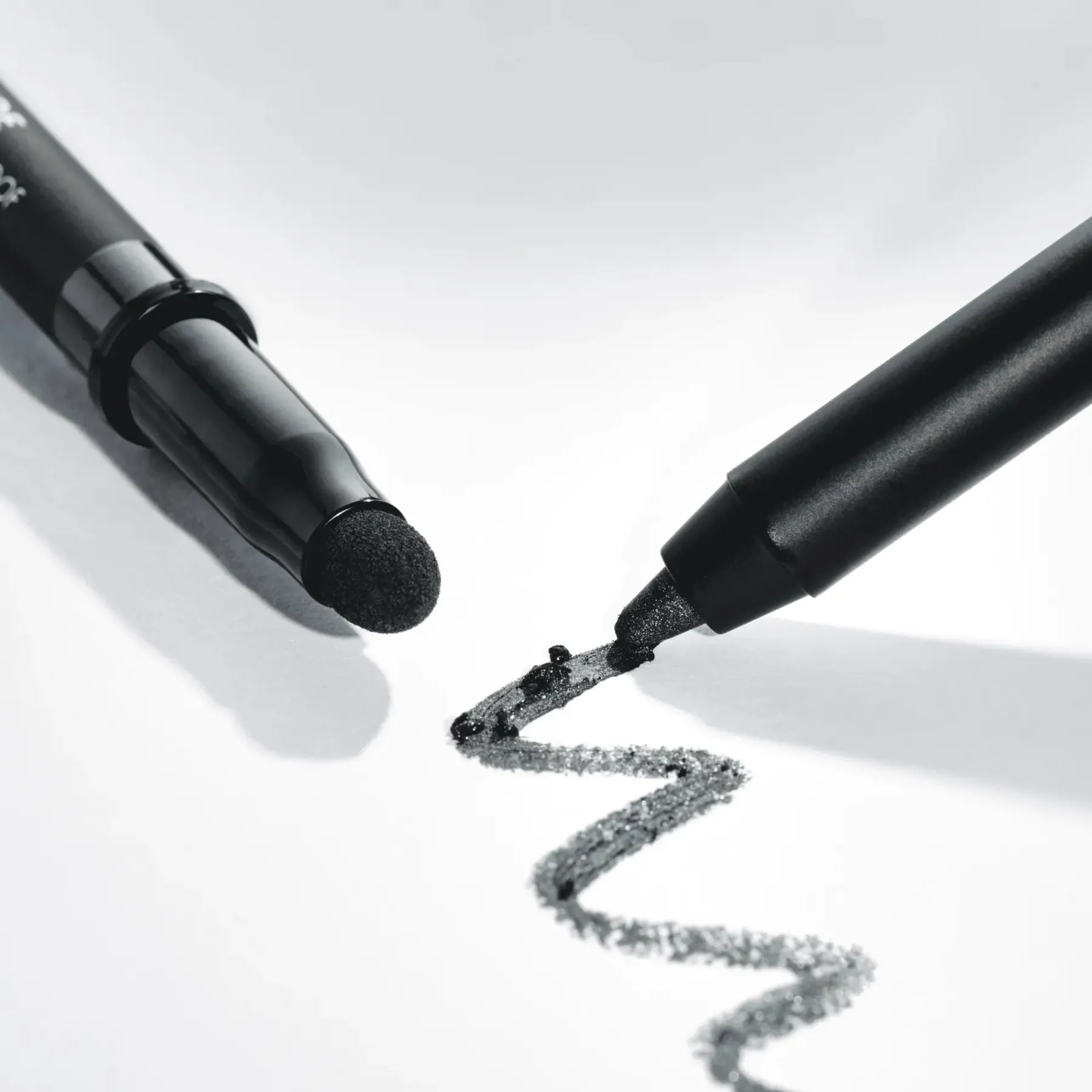 Discount Jewel Glide Effect Eye Pencil 010 Black Diamond Eyeliner