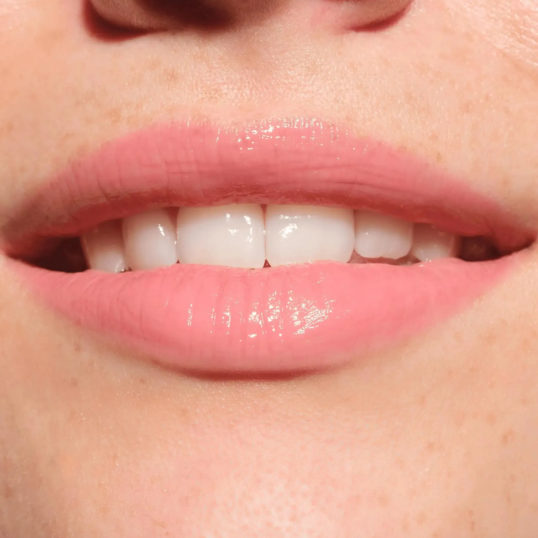 Melt & Plump Juicy Lip Plumper 020 Hyp-nude-tized Lipgloss|Veganer Lip Plumper