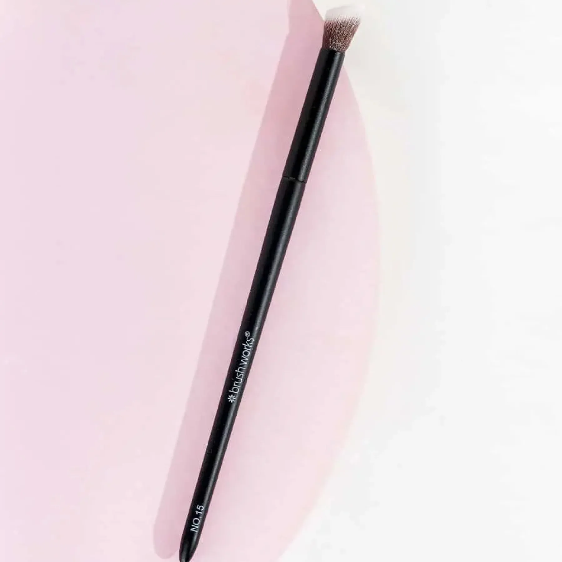 Sale No. 15 Angled Blending Eye Brush Tön Mehr