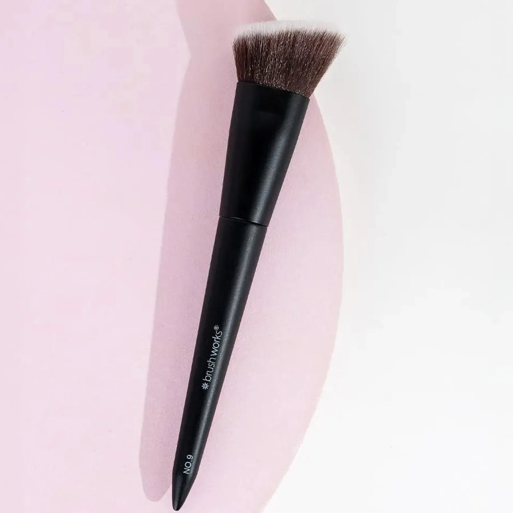 No. 9 Angled Flat Top Foundation Buffing Brush Foundation|Tön Mehr