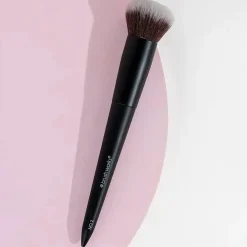 New No. 3 Multi-Tasking Brush Tön Mehr