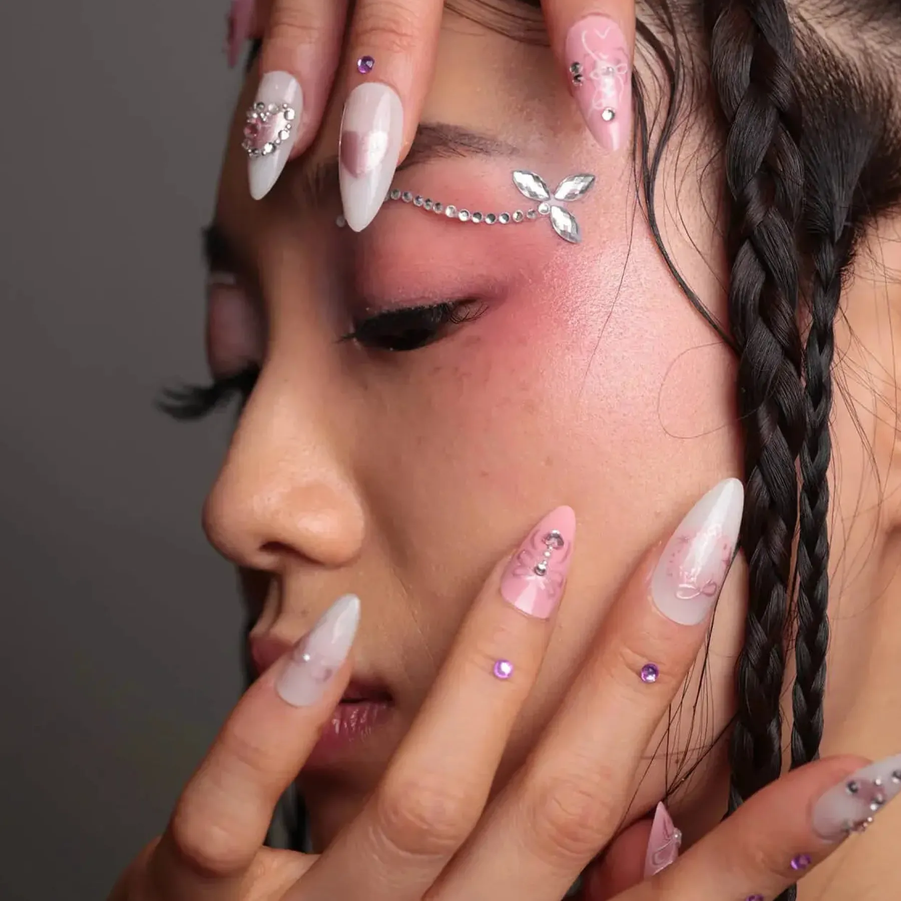 Hot Press-On Nails Hearts of Pearls Künstliche Nägel