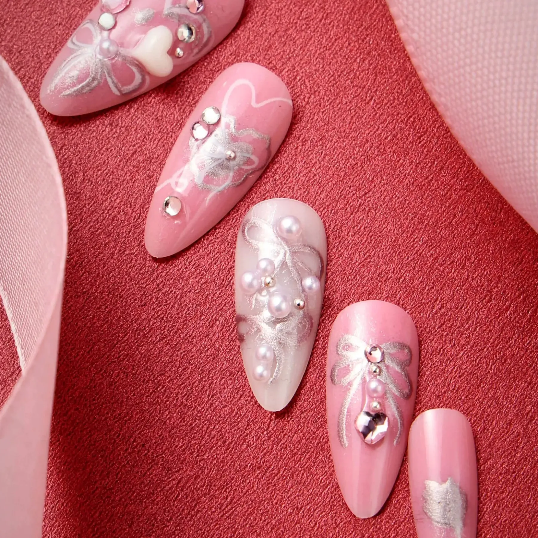 Hot Press-On Nails Hearts of Pearls Künstliche Nägel