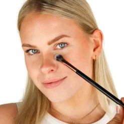 New UP19 Concealer & Brightening Brush Concealer|Tön Mehr